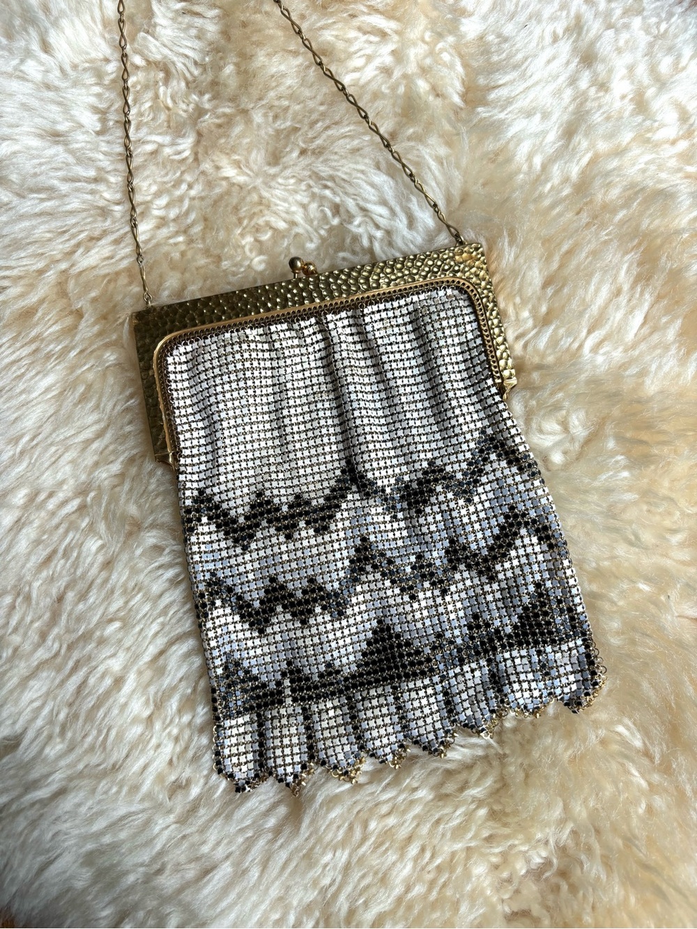 Antique 1920’s Whiting and Davis “Flapper” Evening Bag - Picture 2 of 9
